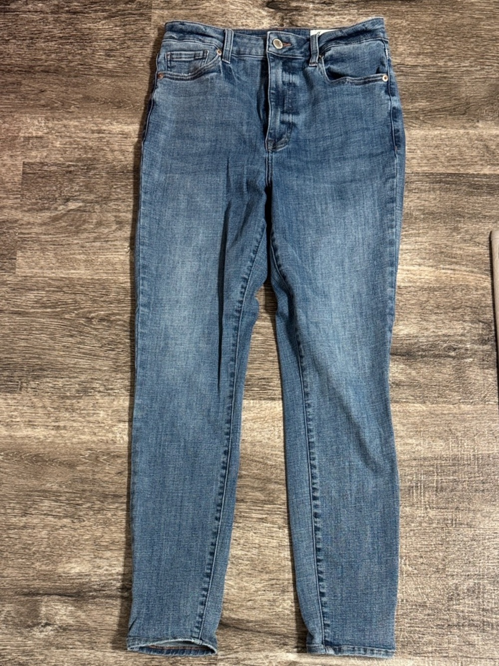 High-Rise Skinny Jeans in Mid Blue Wash